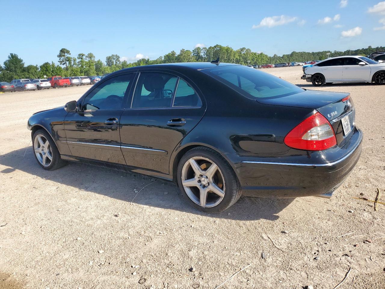 MERCEDES-BENZ E-CLASS 2009 VIN WDBUF56X99B423077 photo 2