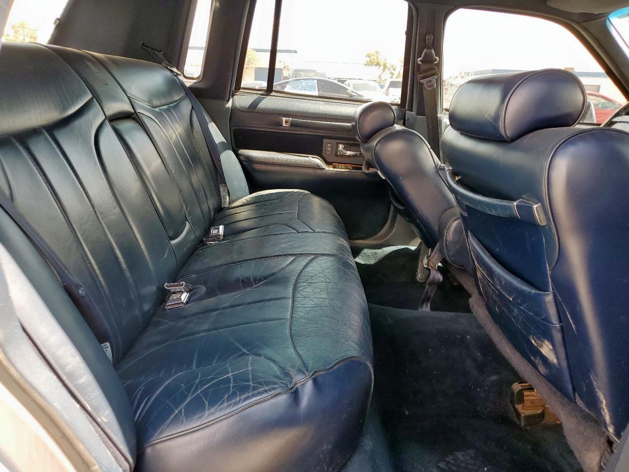 1993 Lincoln Town Car Signature VIN: 1LNLM82W2PY752923 Lot: 60463075