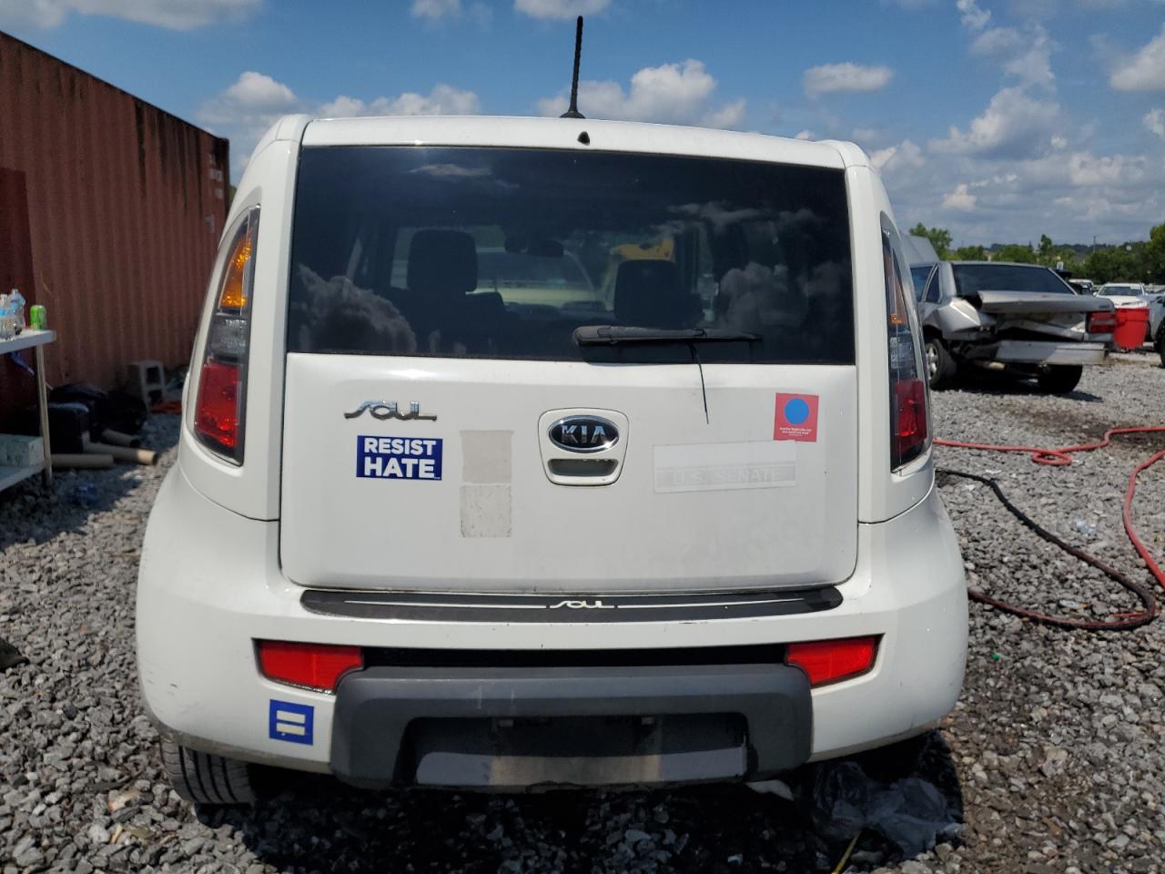 2011 Kia Soul + VIN: KNDJT2A20B7715085 Lot: 61942415