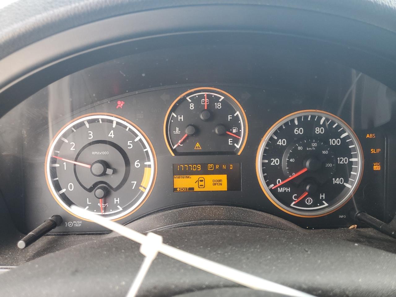 2011 Nissan Armada Sv VIN: 5N1BA0ND3BN611594 Lot: 62527725