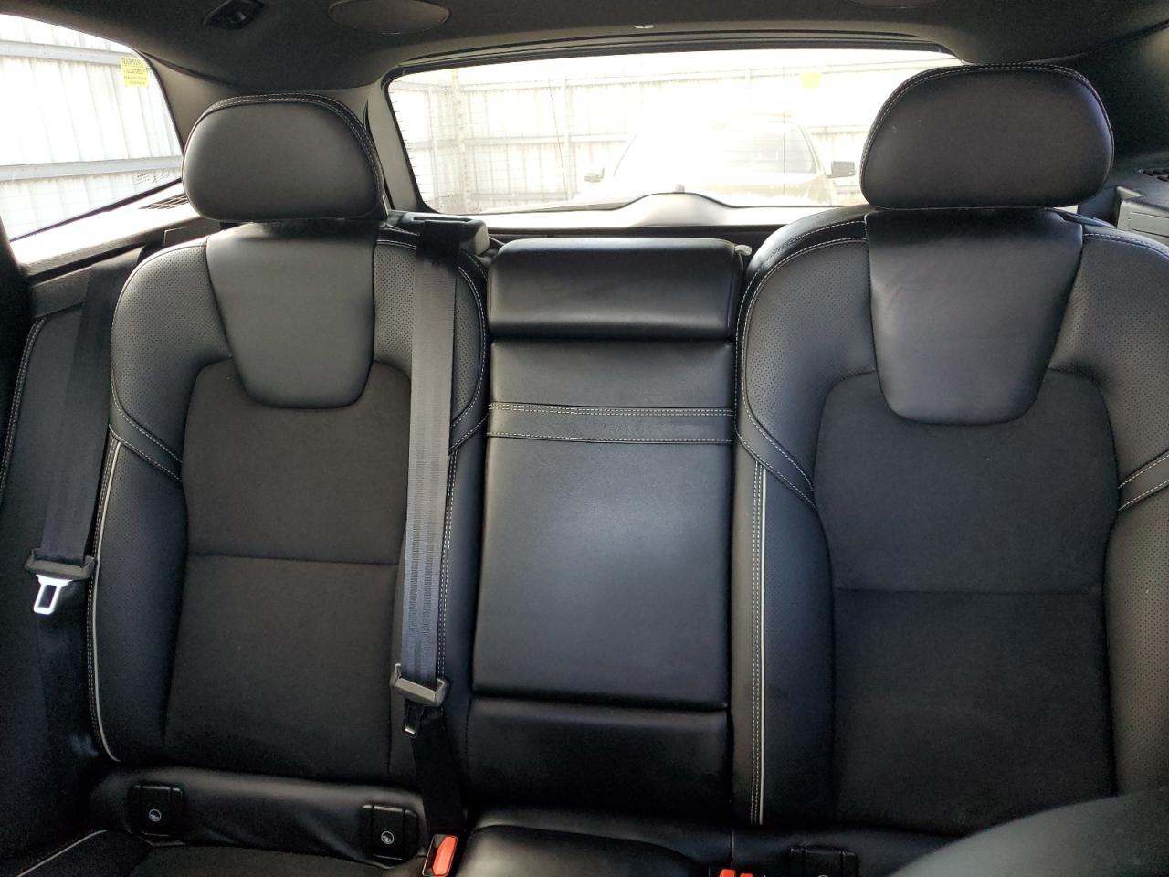 2019 Volvo Xc60 T5 R-Design VIN: LYV102RM5KB326307 Lot: 61310435