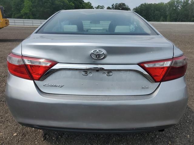Седани TOYOTA CAMRY 2016 Сріблястий
