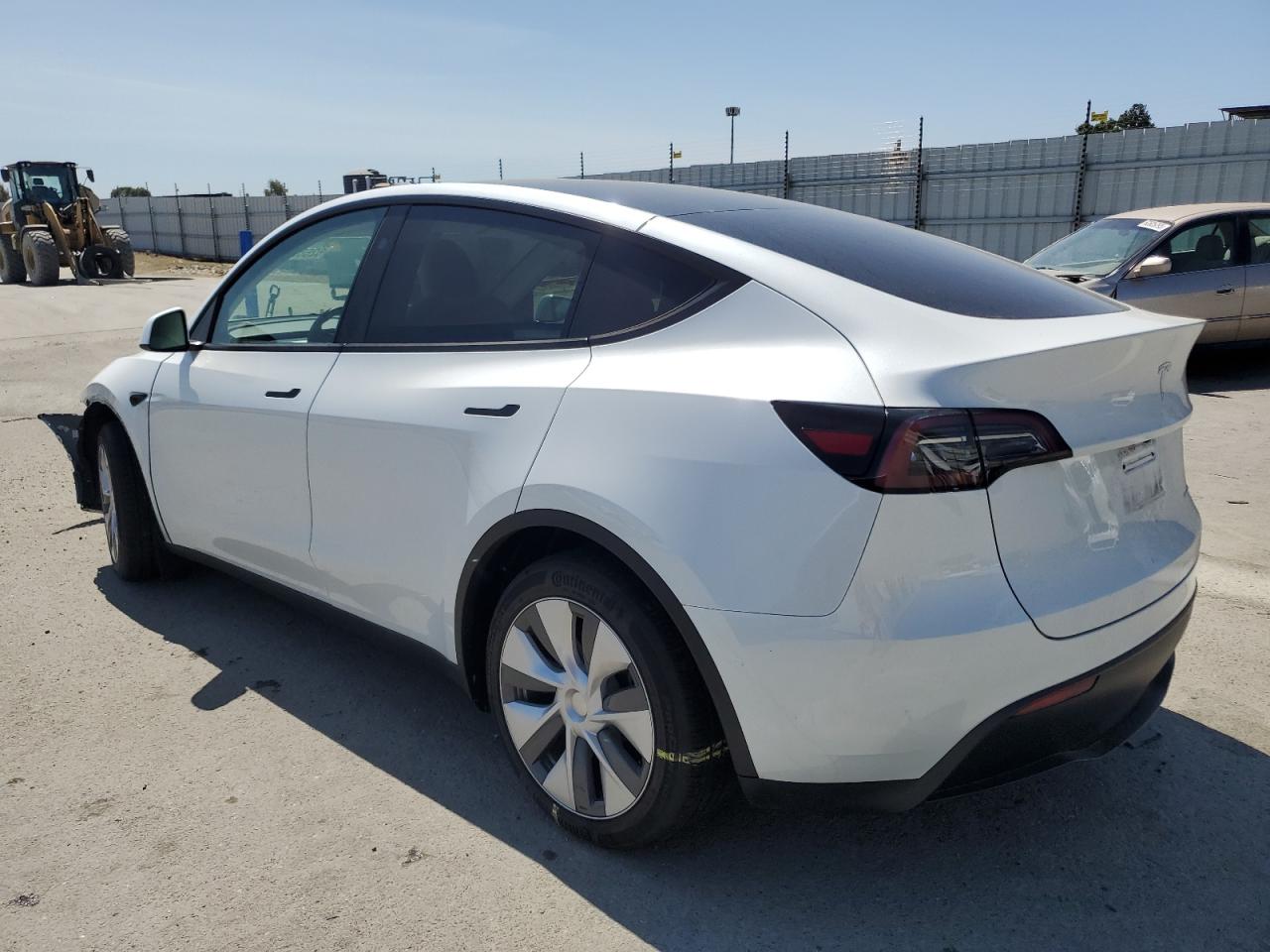 TESLA MODEL Y 2024 VIN 7SAYGDEEXRF065160 фото 2