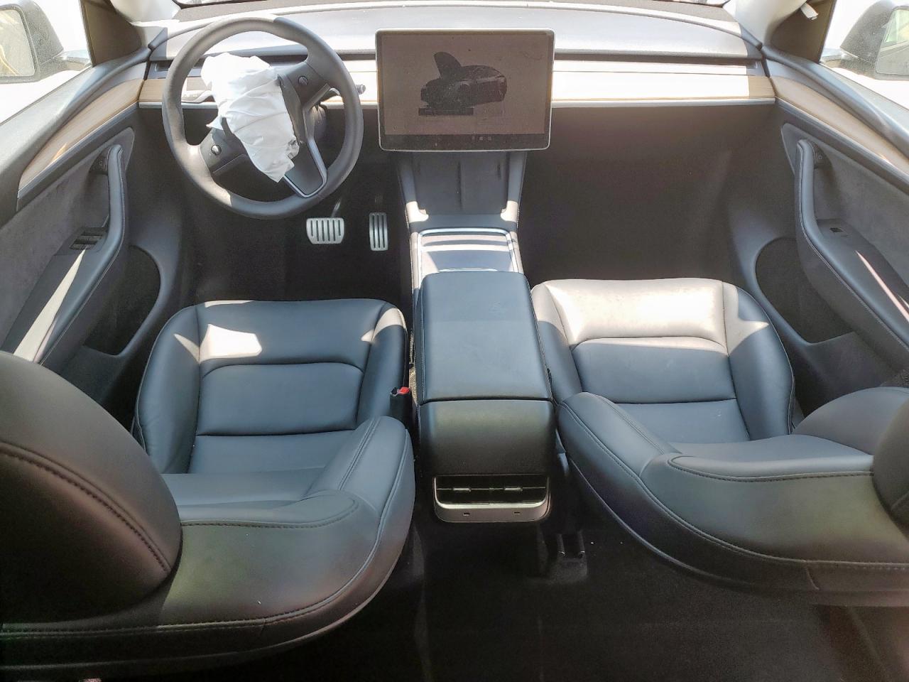 2024 Tesla Model Y VIN: 7SAYGDEF8RA262981 Lot: 60900865