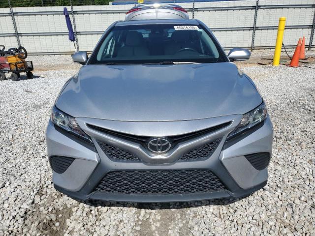  TOYOTA CAMRY 2018 Srebrny