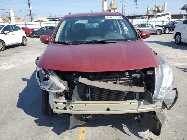  NISSAN VERSA 2018 Czerwony