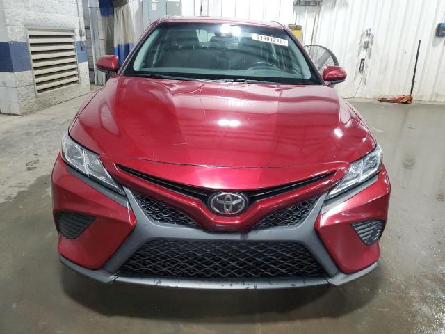  TOYOTA CAMRY 2018 Czerwony
