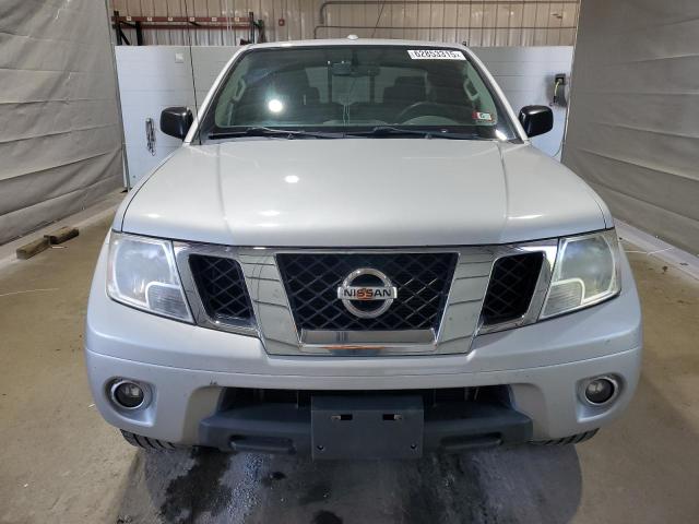  NISSAN FRONTIER 2017 Srebrny