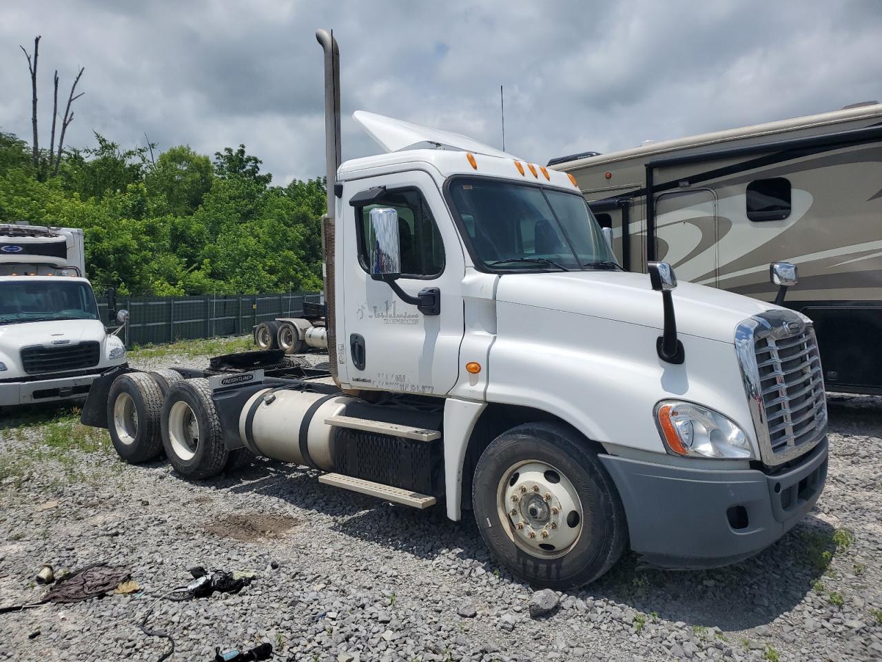 2012 Freightliner Cascadia 125 Semi Truck for Sale in Madisonville, TN - Minor Dent/Scratches