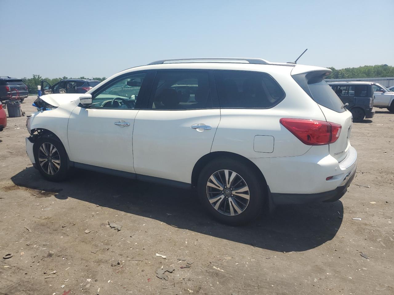 NISSAN PATHFINDER 2017 VIN 5N1DR2MM8HC655528 zdjęcie 2