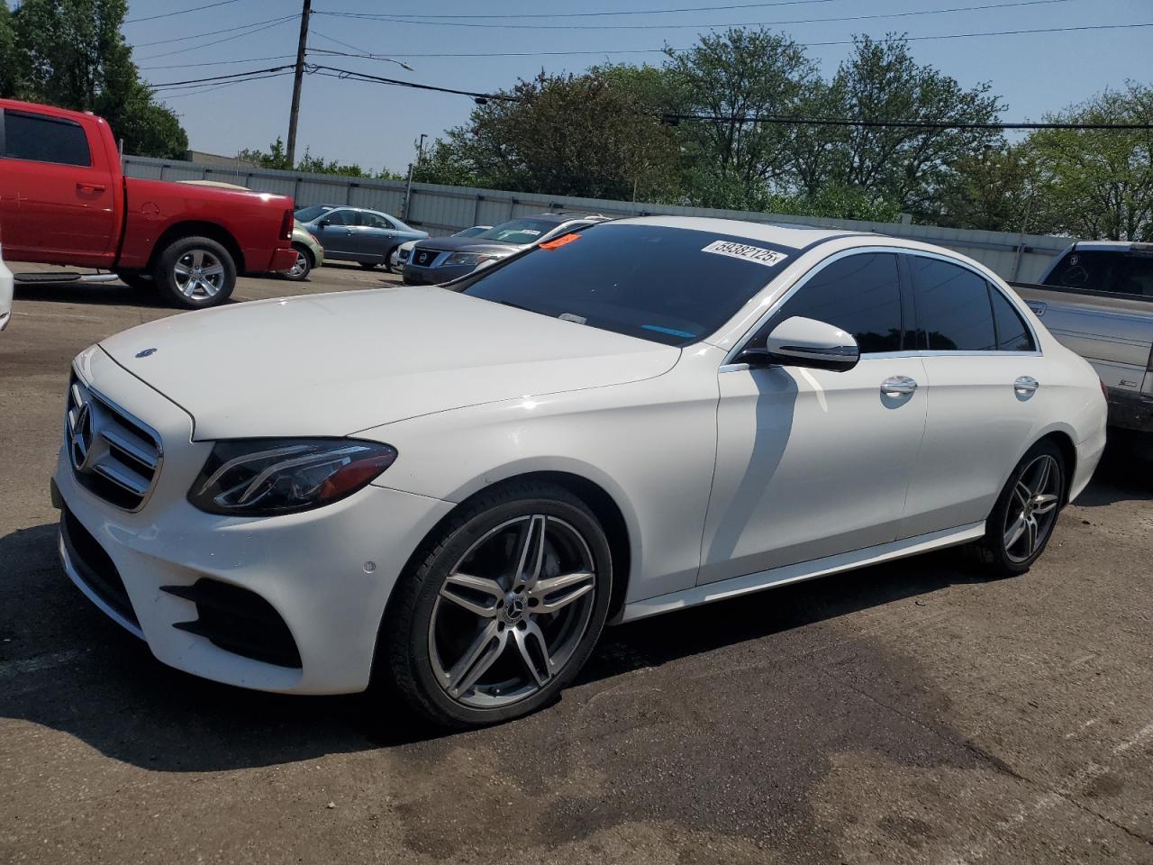 2017 Mercedes-Benz E 300 4Matic للبيع في Moraine، OH - All Over