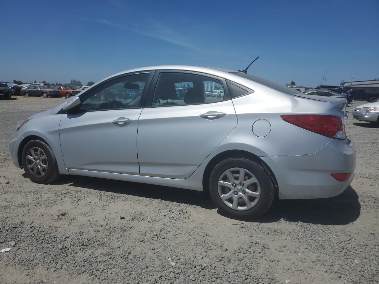 HYUNDAI ACCENT 2013 VIN KMHCT4AE2DU445193 zdjęcie 2