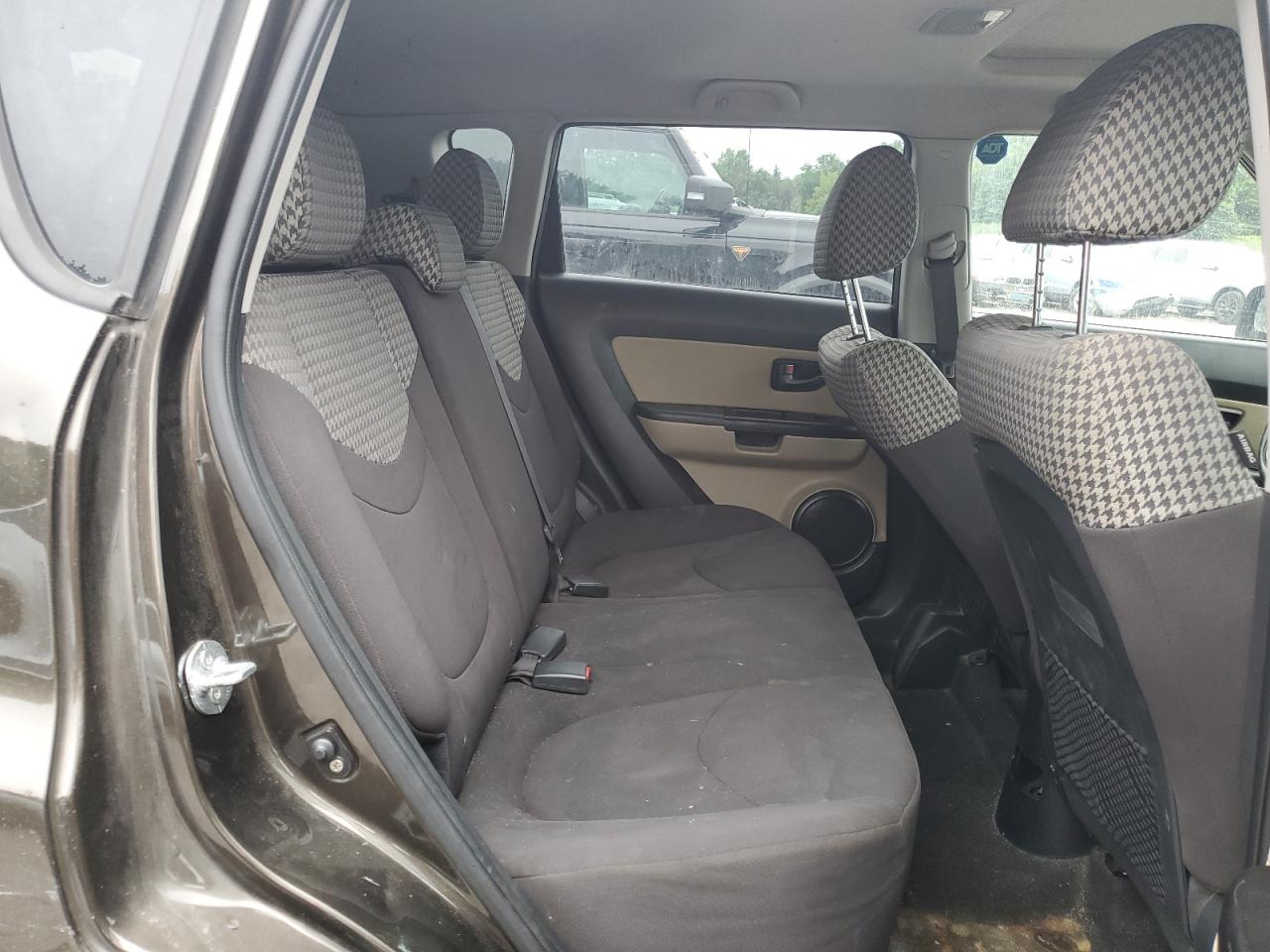 2011 Kia Soul + VIN: KNDJT2A29B7239712 Lot: 62311575