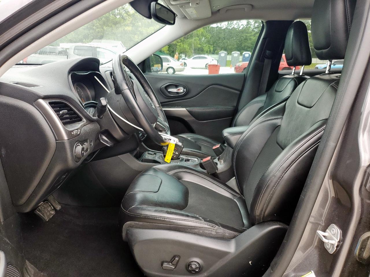 2019 Jeep Cherokee Latitude Plus VIN: 1C4PJLLB2KD307904 Lot: 61625565