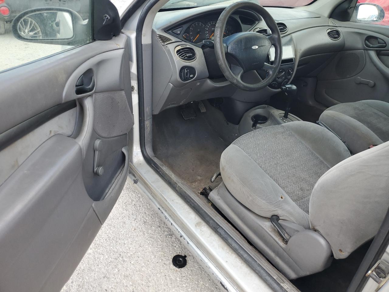 2000 Ford Focus Zx3 VIN: 3FAFP3138YR210184 Lot: 62863435