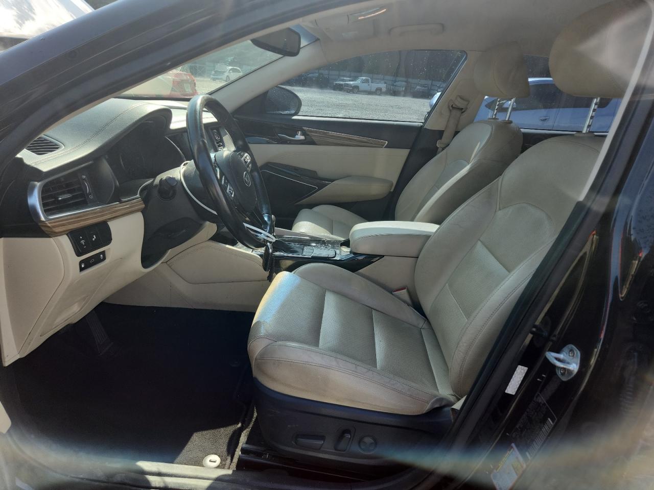 2017 Kia Cadenza Premium VIN: KNALC4J12H5080979 Lot: 60990875