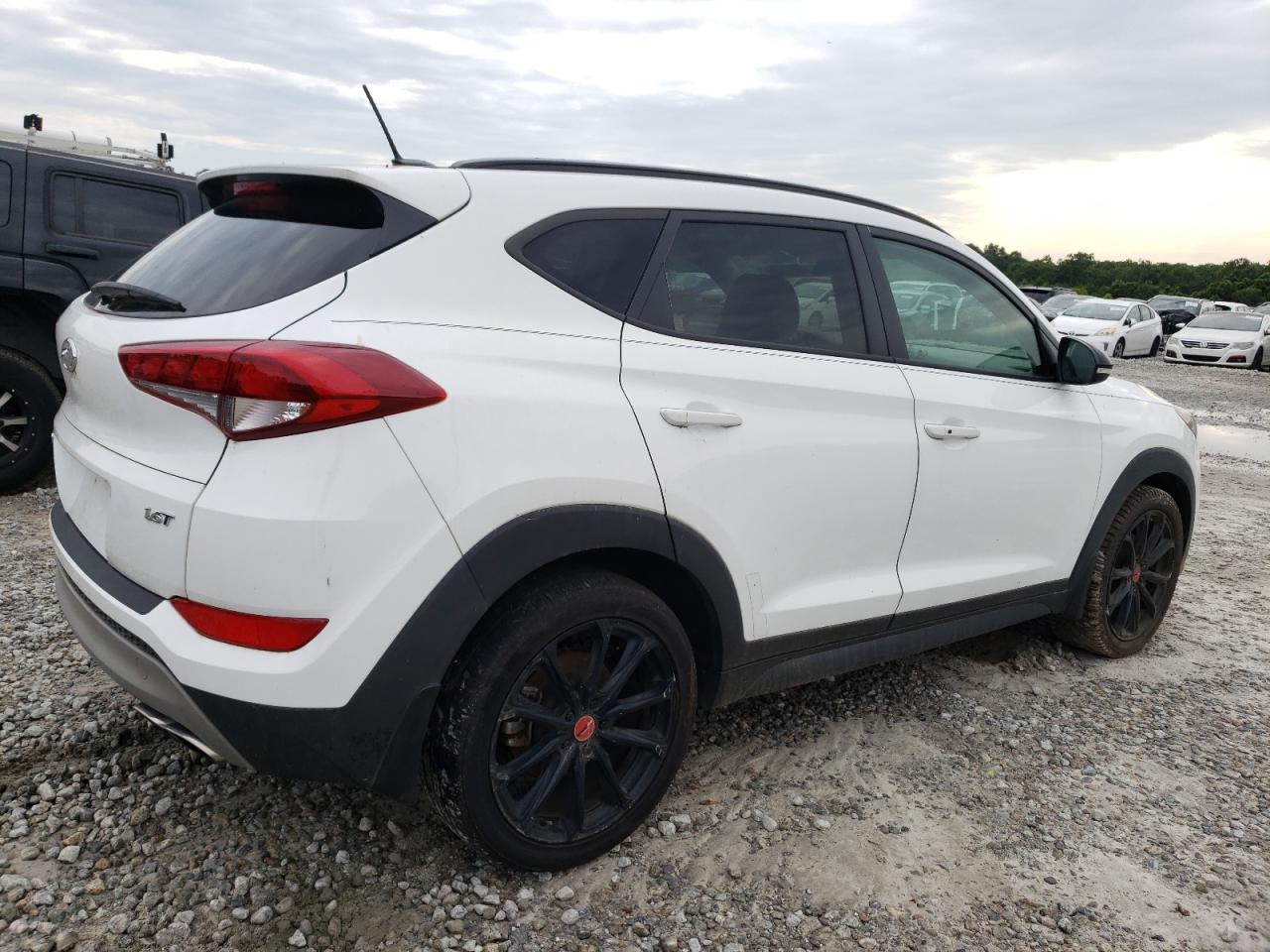 HYUNDAI TUCSON 2017 VIN KM8J33A25HU534656 фото 3