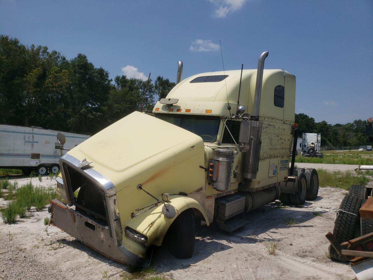 FREIGHTLINER ALL OTHER 2001 VIN 1FUPCDZB11LH10036 photo 2