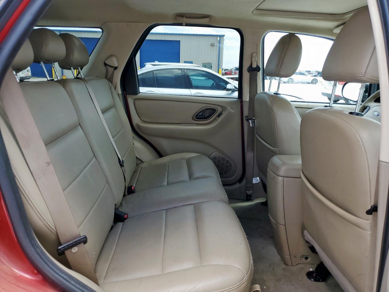 2005 Ford Escape Limited VIN: 1FMYU04165KA80745 Lot: 61662575
