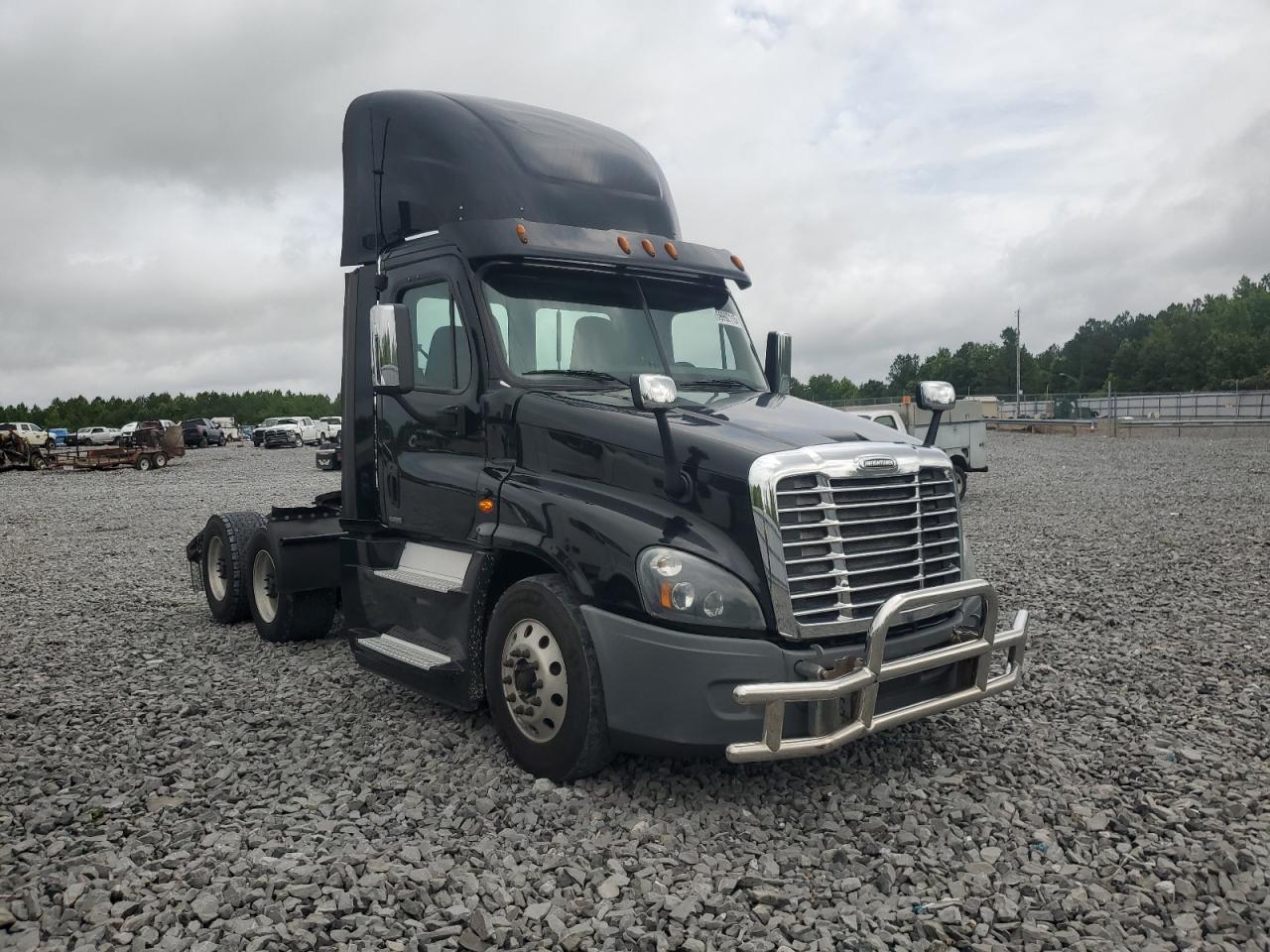 2017 Freightliner Cascadia 125 Semi Truck იყიდება Memphis-ში, TN - Normal Wear