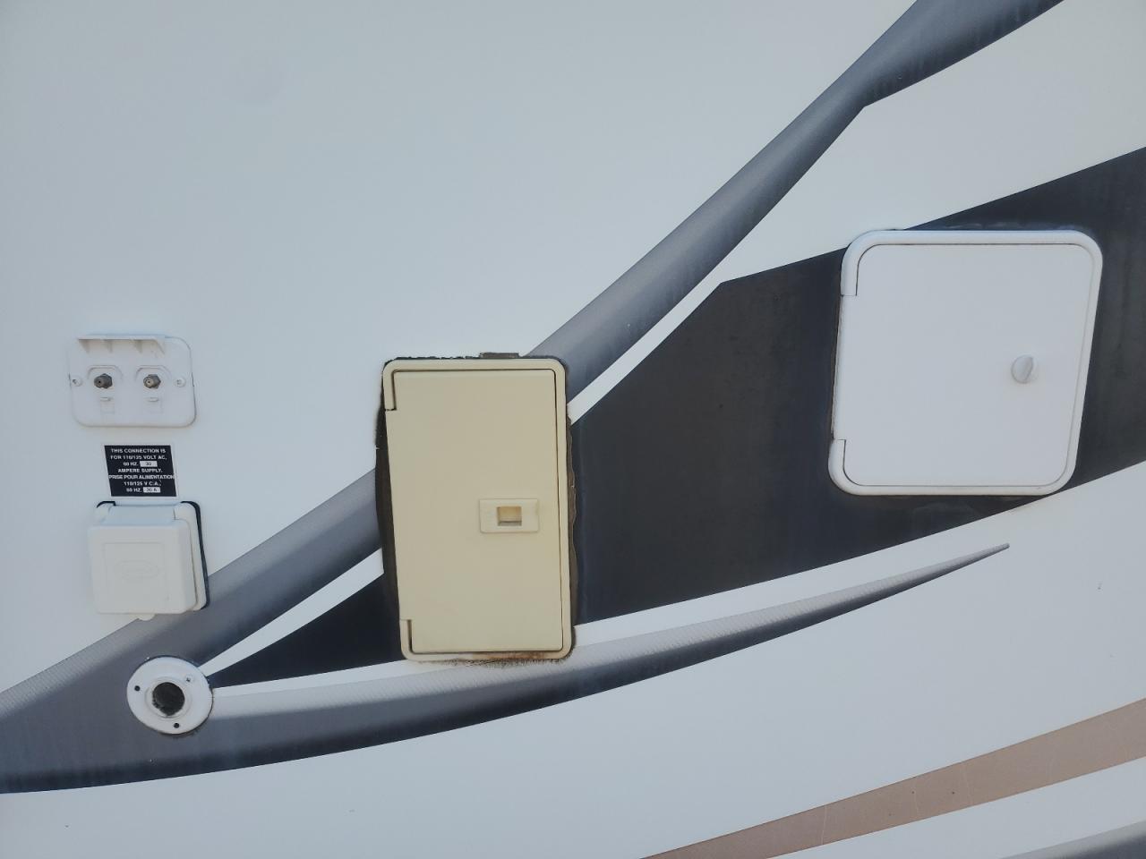 LANCE TRAILER 2012 VIN 1L9TS1829CL312477 фото 8