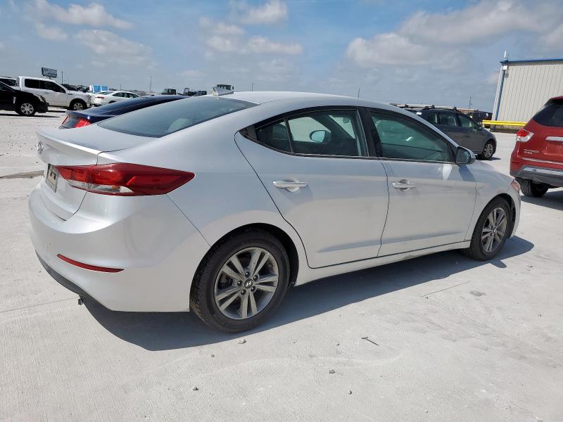  HYUNDAI ELANTRA 2018 Серебристый