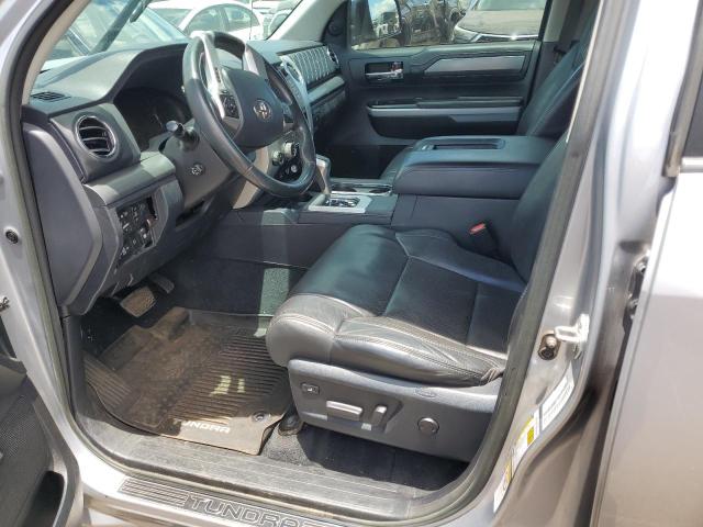  TOYOTA TUNDRA 2018 Srebrny
