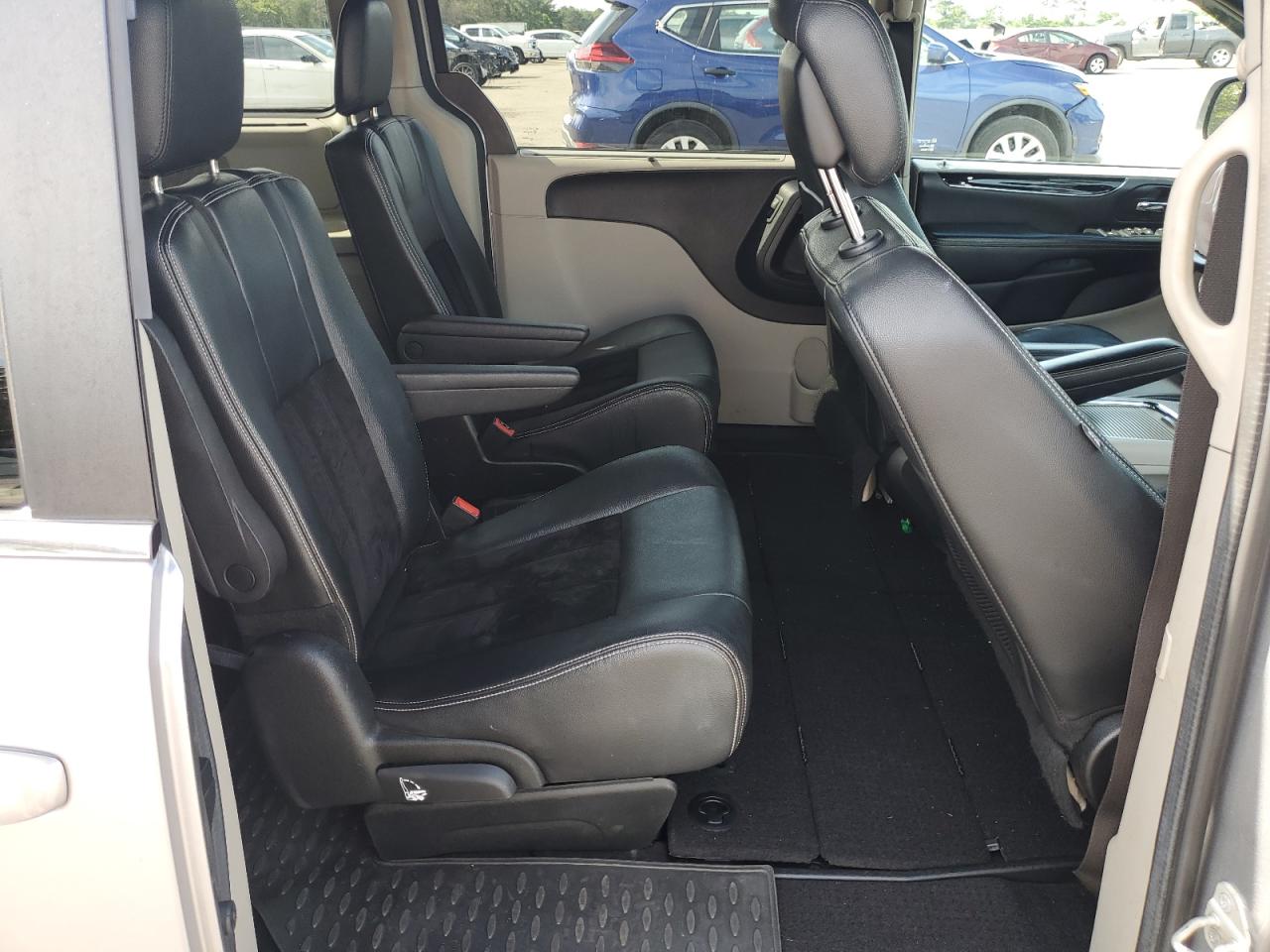 2017 Dodge Grand Caravan Sxt VIN: 2C4RDGCG8HR828991 Lot: 62966375