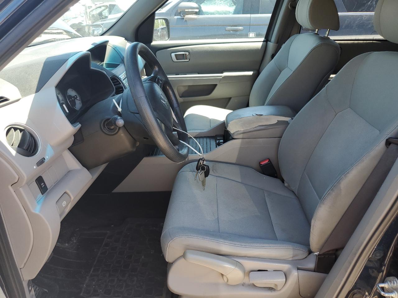 2011 Honda Pilot Lx VIN: 5FNYF4H23BB037000 Lot: 62766565