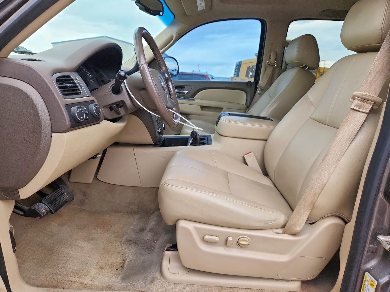 2013 Chevrolet Tahoe K1500 Lt VIN: 1GNSKBE06DR373592 Lot: 62845735