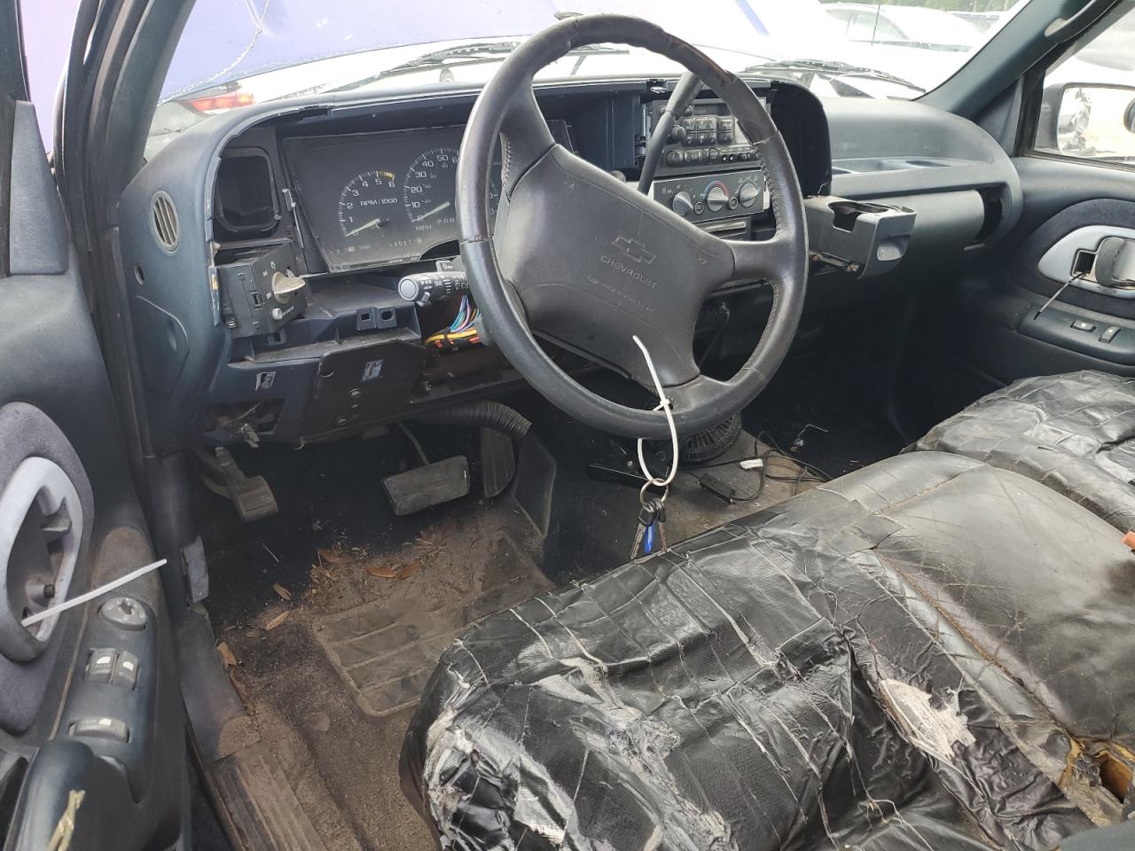 1996 Chevrolet Gmt-400 K1500 VIN: 2GCEK19R3T1255323 Lot: 58736755