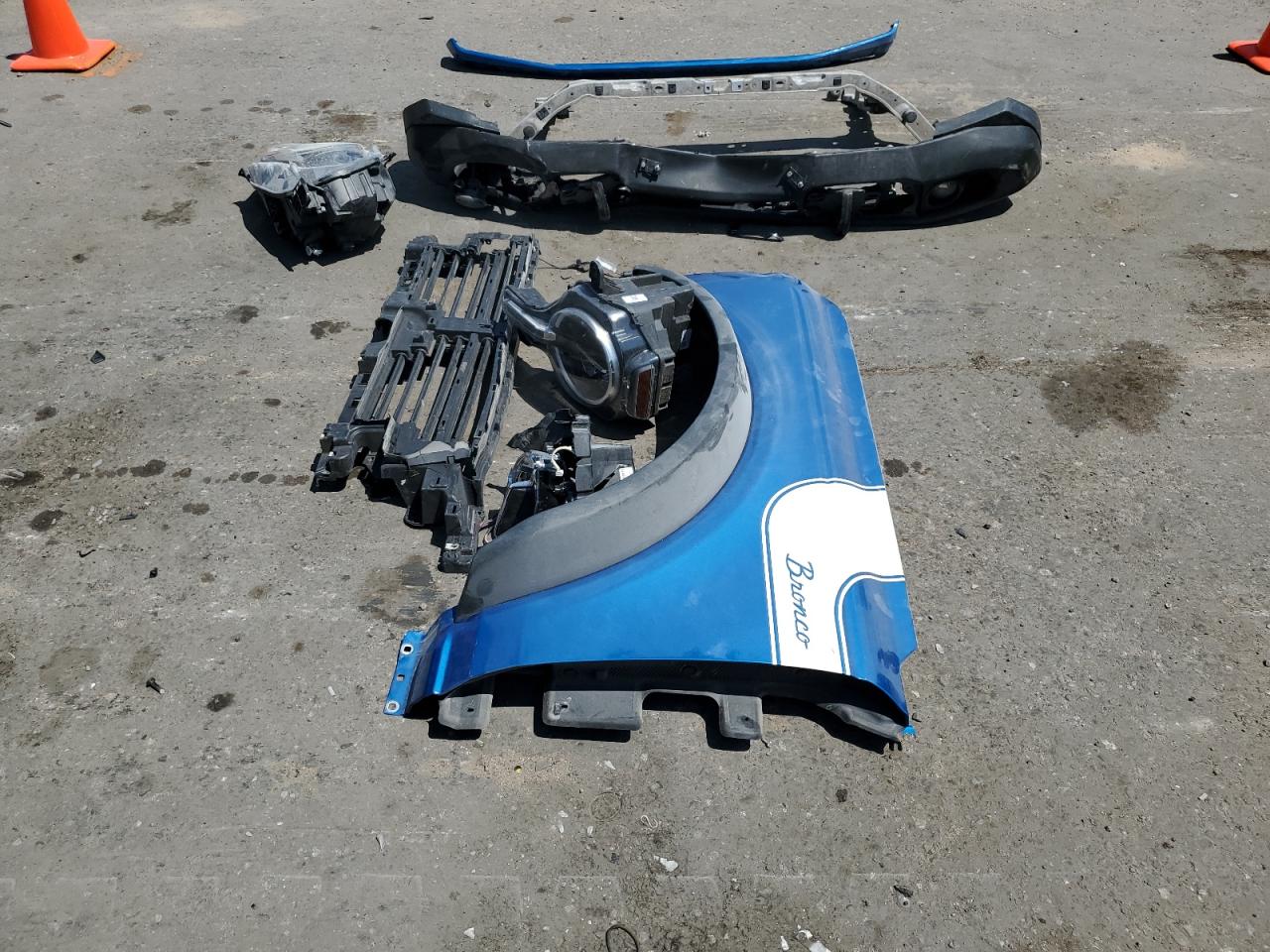 2022 Ford Bronco Base VIN: 1FMEE5DP1NLB14893 Lot: 61256255
