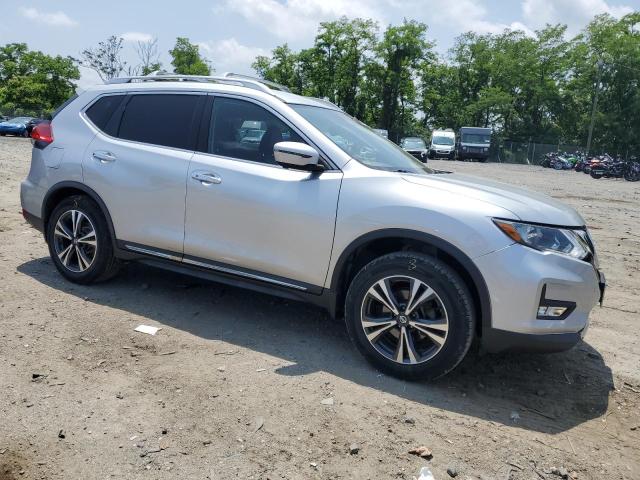  NISSAN ROGUE 2017 Srebrny