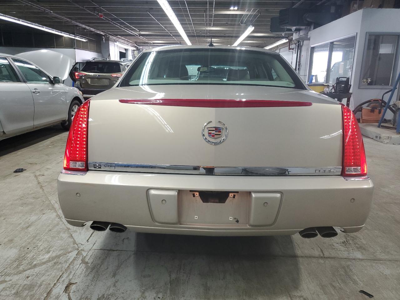 2008 Cadillac Dts VIN: 1G6KD57Y08U168105 Lot: 62143425