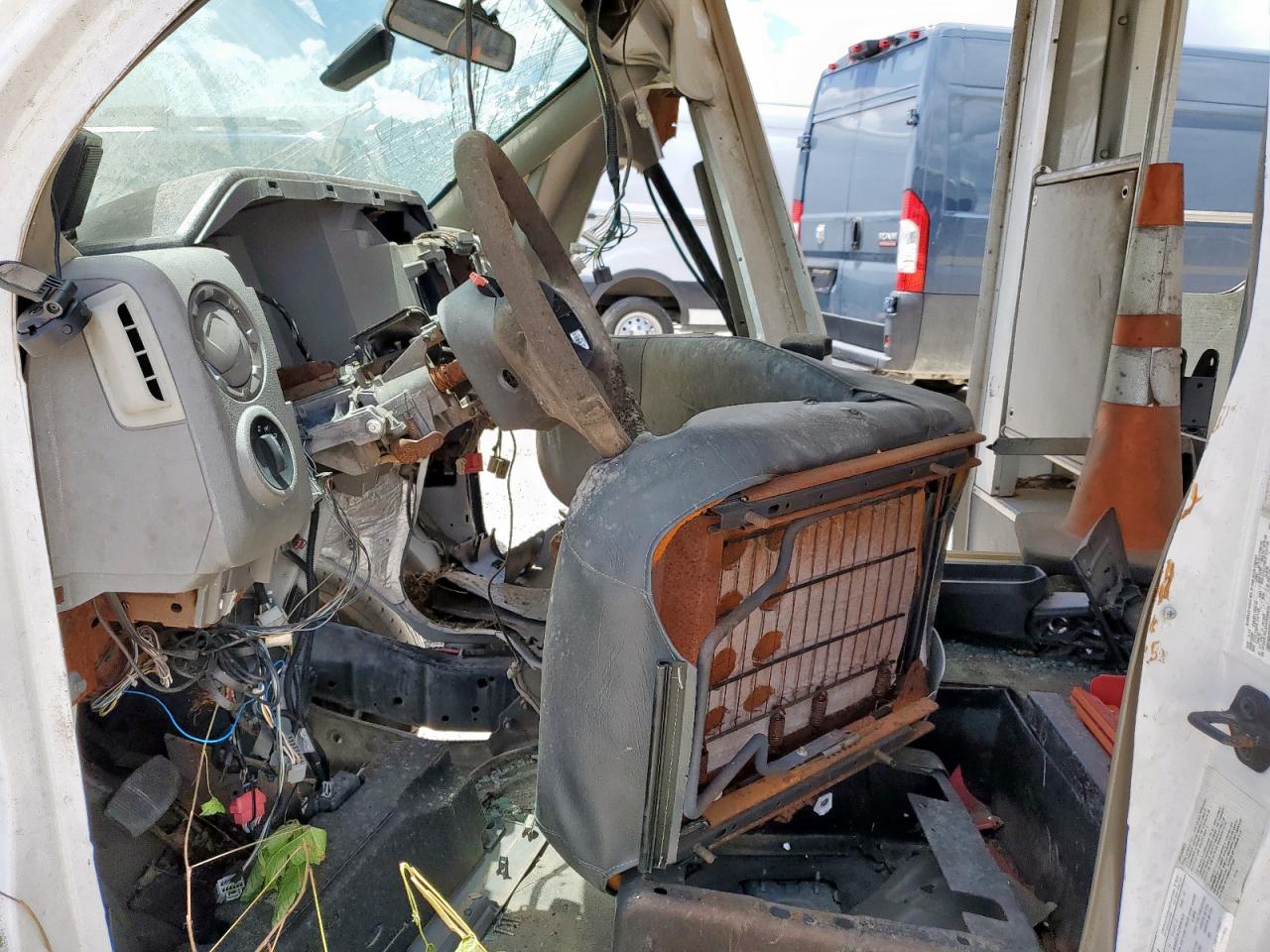 2013 Ford Econoline E350 Super Duty Cutaway Van VIN: 1FDEE3FL8DDA28942 Lot: 61859125
