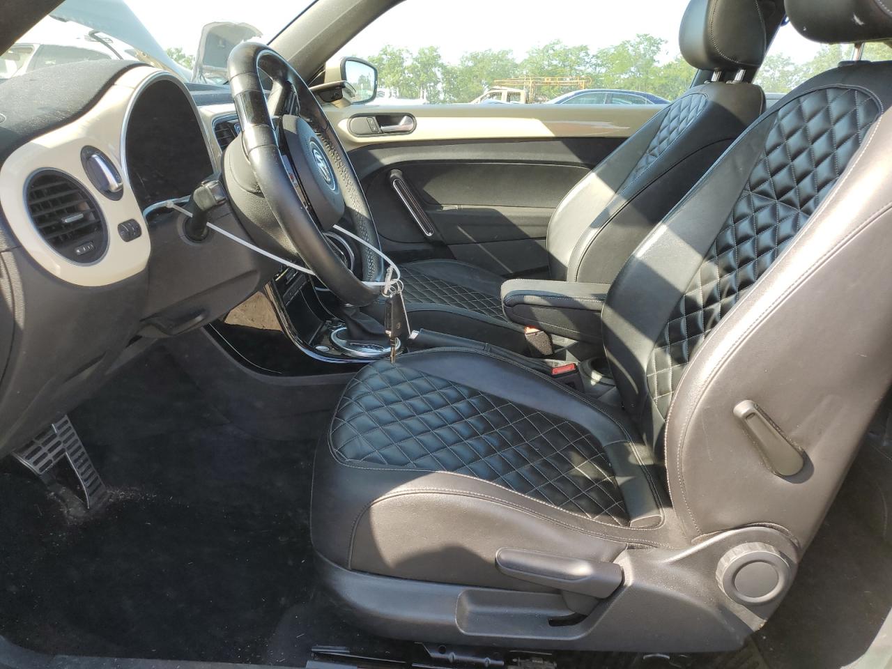 2019 Volkswagen Beetle S VIN: 3VWFD7AT7KM704824 Lot: 58497835