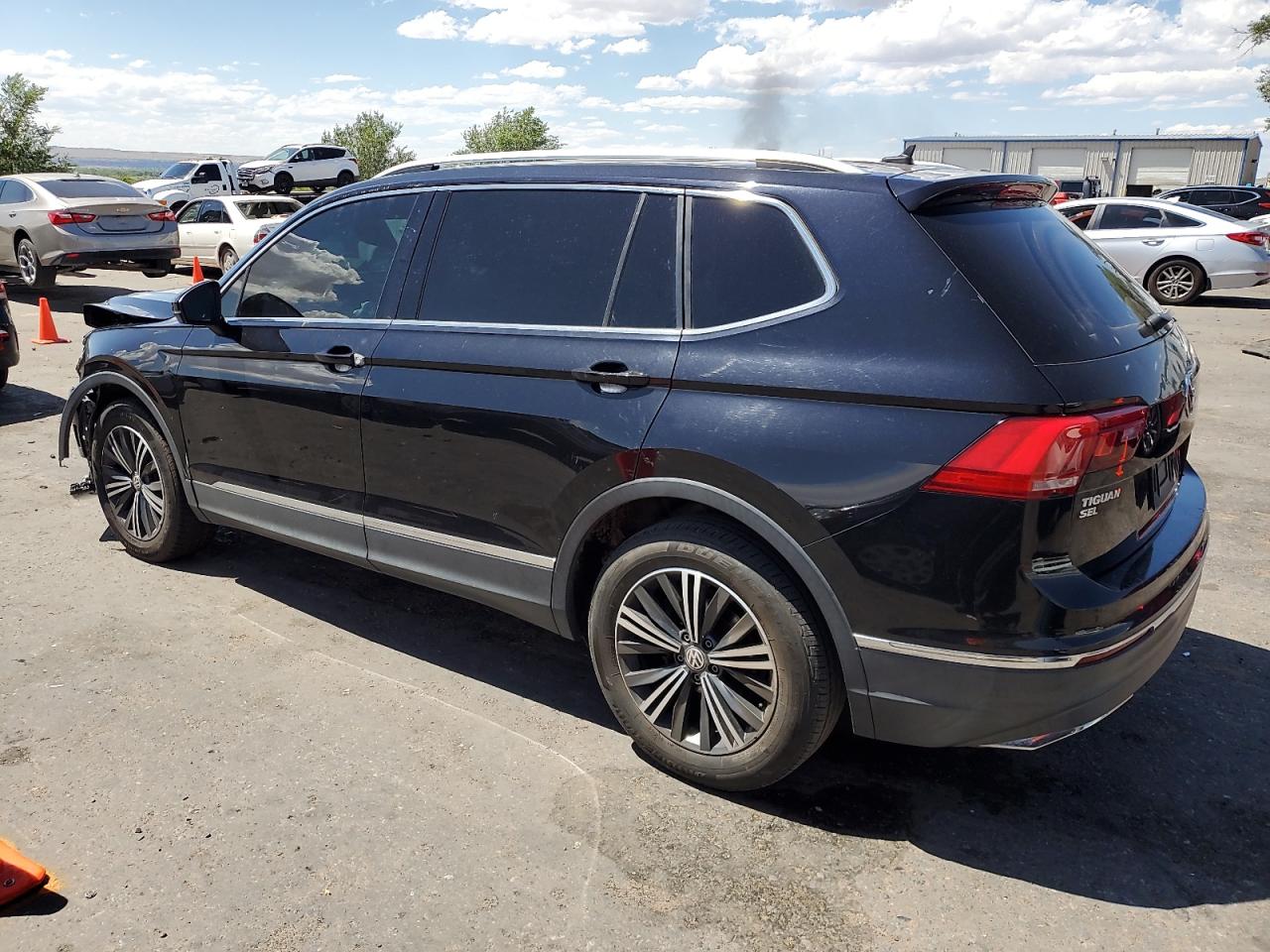 VOLKSWAGEN TIGUAN 2018 VIN 3VV3B7AX3JM005057 photo 2