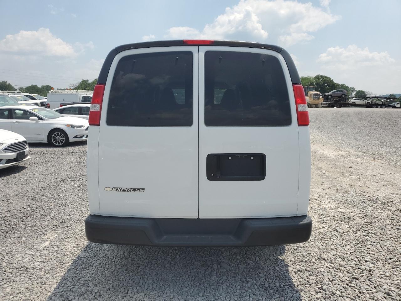 1GAWGEFG4K1340118 2019 Chevrolet Express G2500 Ls