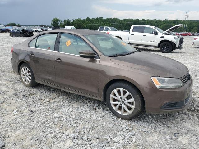 Sedans VOLKSWAGEN JETTA 2014 Brązowy