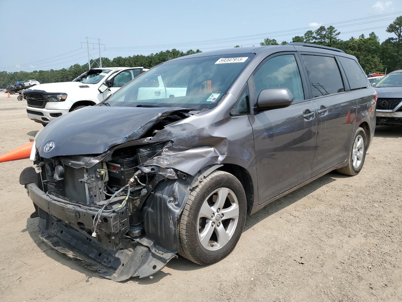 2017 Toyota Sienna Le იყიდება Greenwell Springs-ში, LA - Front End