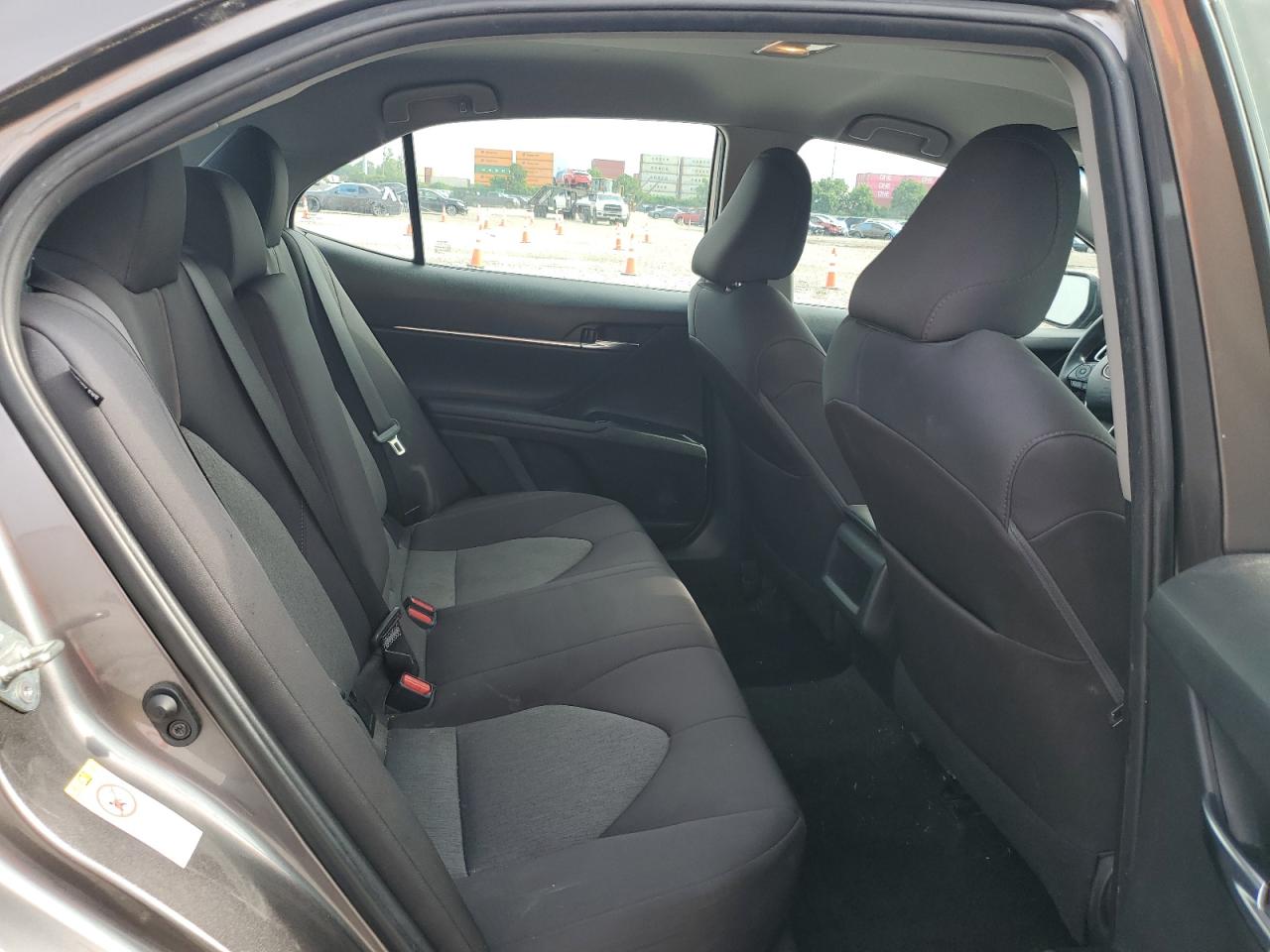 2018 Toyota Camry L VIN: 4T1B11HK3JU648570 Lot: 62211615
