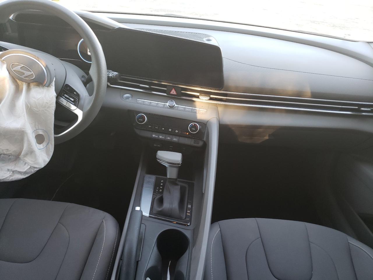 2024 Hyundai Elantra Sel VIN: 805654 Lot: 63149585