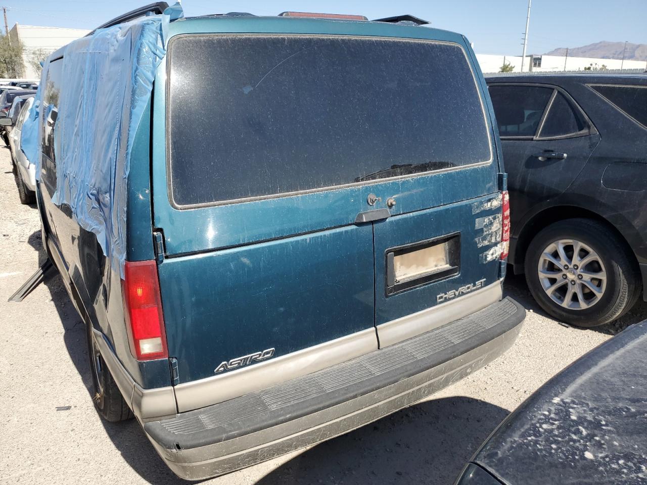 2001 Chevrolet Astro VIN: 1GNDM19W61B130865 Lot: 52340325