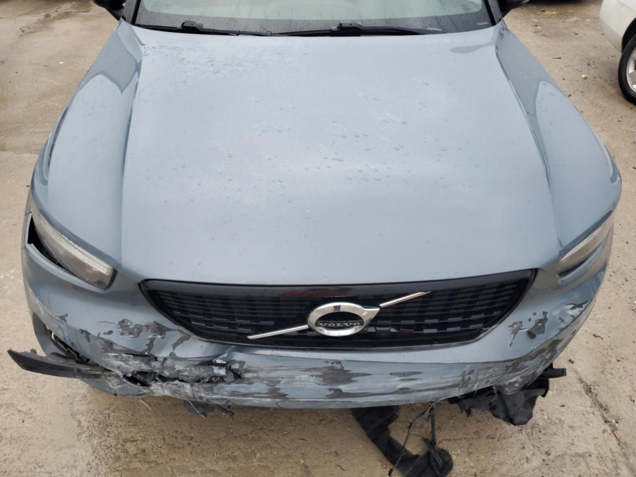 2020 Volvo Xc40 T5 R-Design VIN: YV4162UM4L2337658 Lot: 61304505