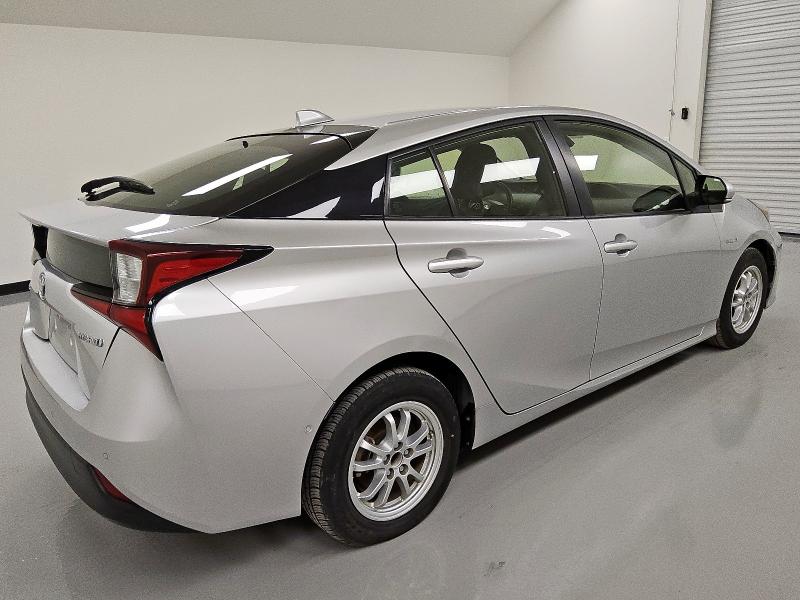  TOYOTA PRIUS 2021 Серебристый