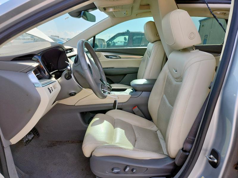  CADILLAC XT5 2017 Srebrny