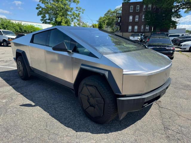  TESLA CYBERTRUCK 2024 Srebrny