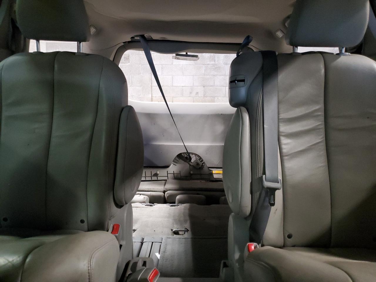 2012 Toyota Sienna Xle VIN: 5TDYK3DC5CS261256 Lot: 62870705