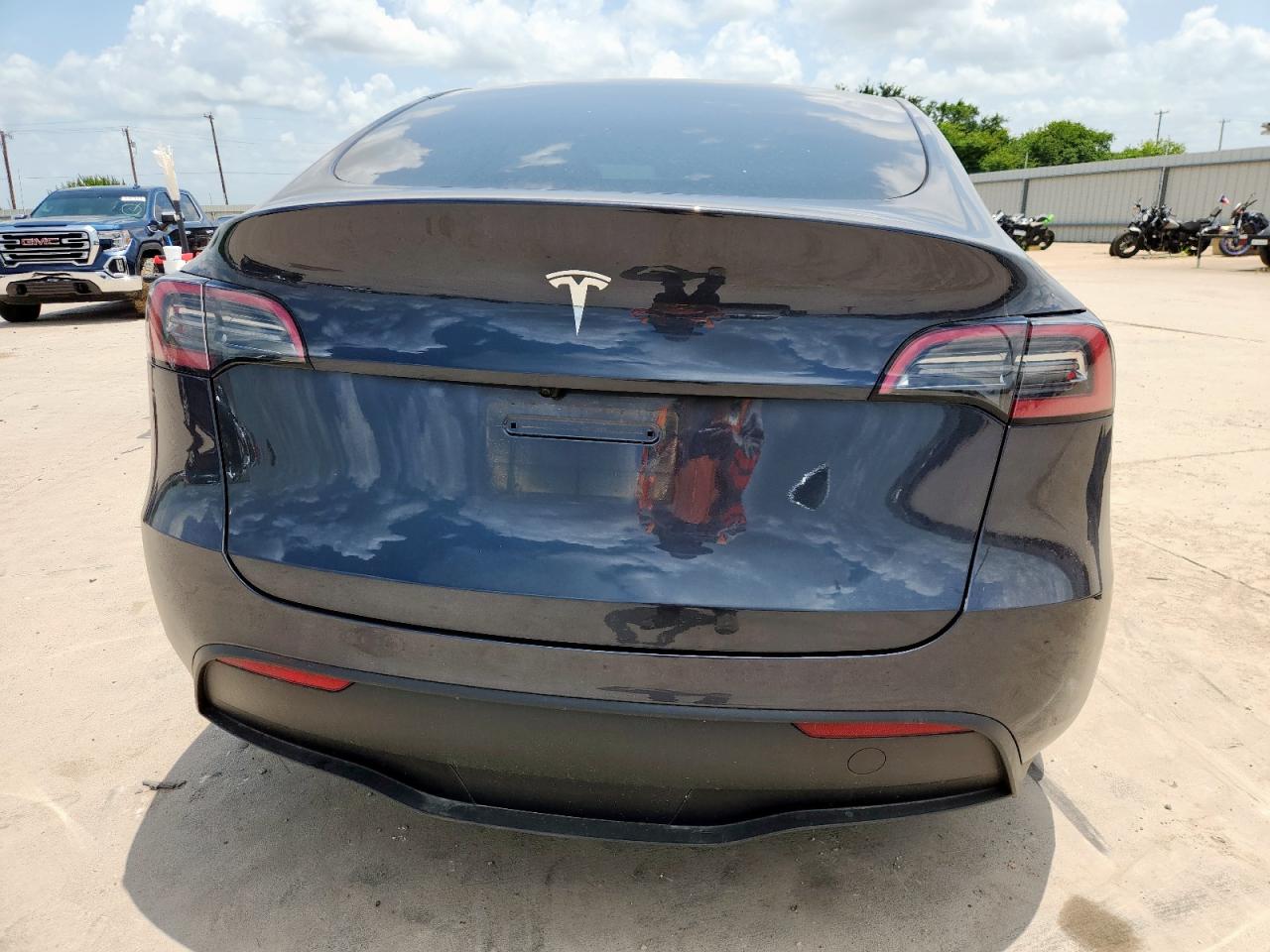 2024 Tesla Model Y VIN: 7SAYGDED6RA333920 Lot: 61830245