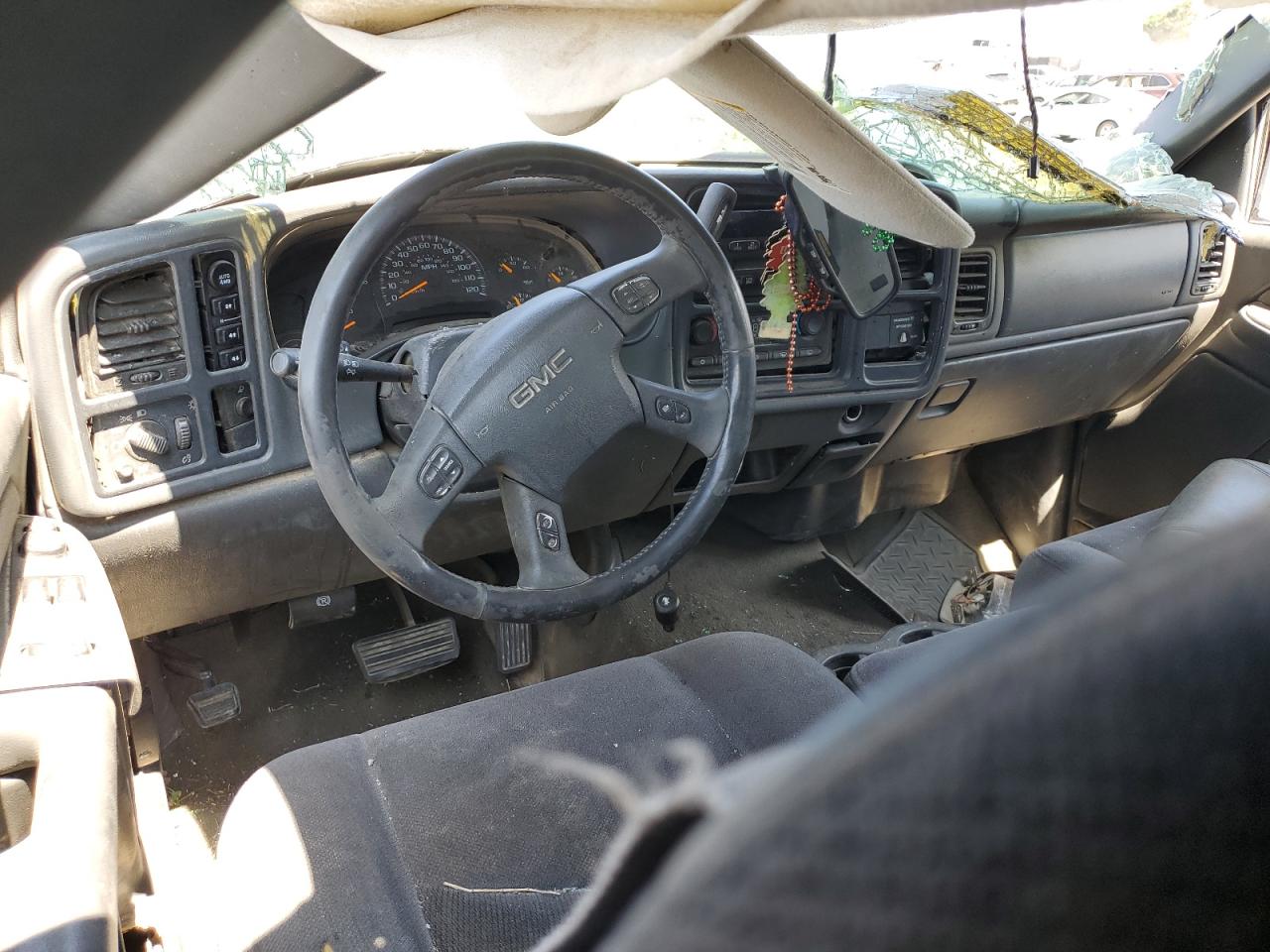 2003 GMC New Sierra K1500 VIN: 2GTEK19T331153158 Lot: 62517265